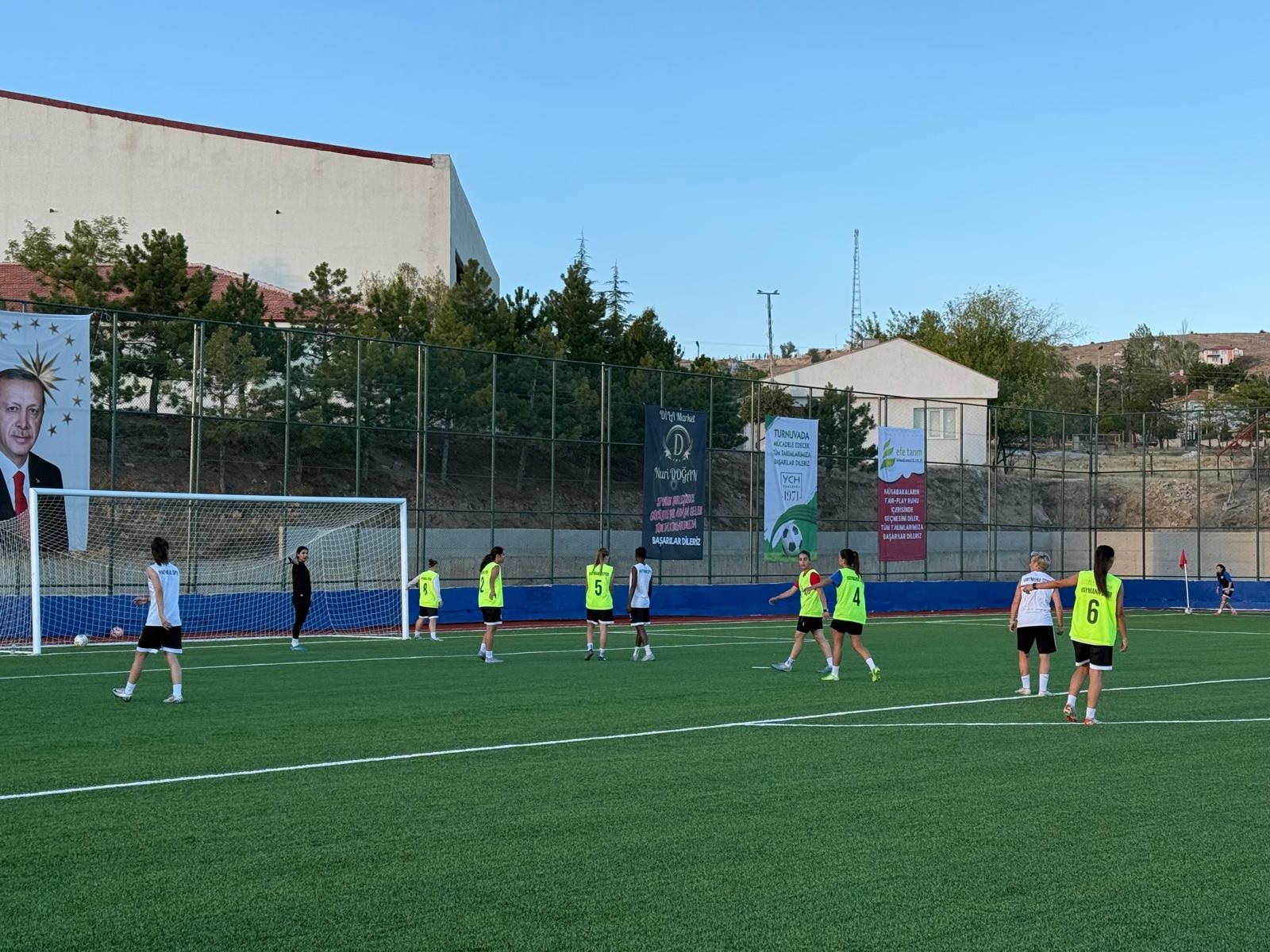 KIZLAR YENİ SEZON HAZIRLIKLARINA BAŞLADI