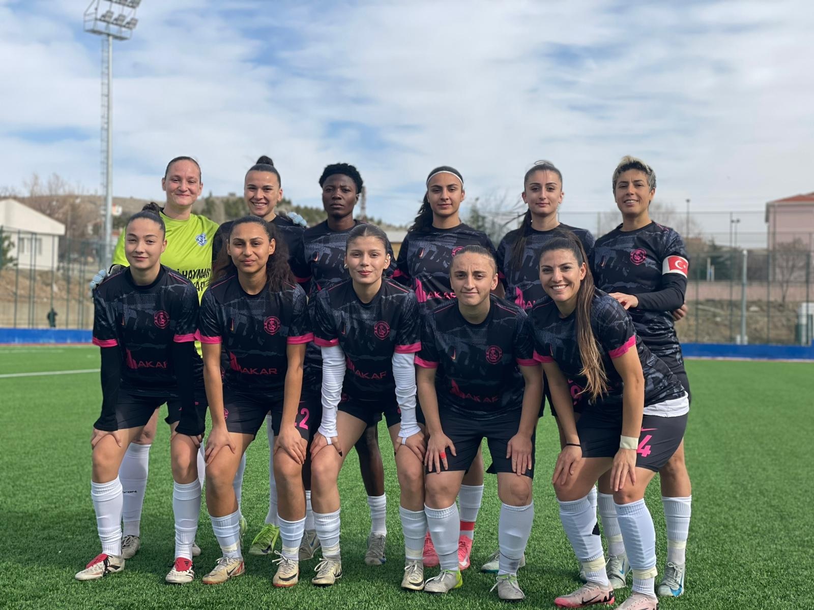 KADINLAR SAKARYA DEPLASMANINDA