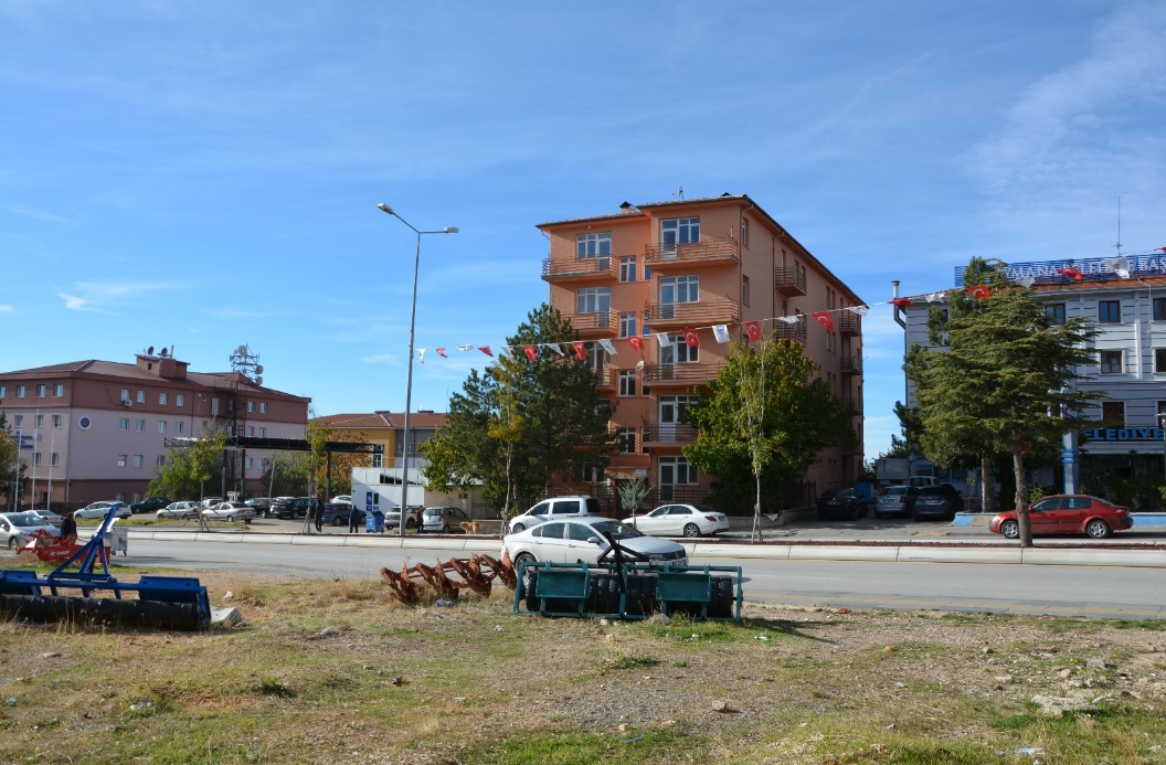 KULLANILMAYAN BİNA TARİHE KARIŞIYOR!..