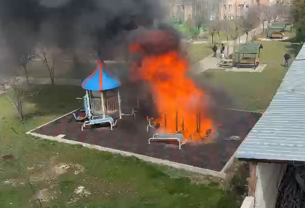 OKUL BAHÇESİNDE YANGIN!