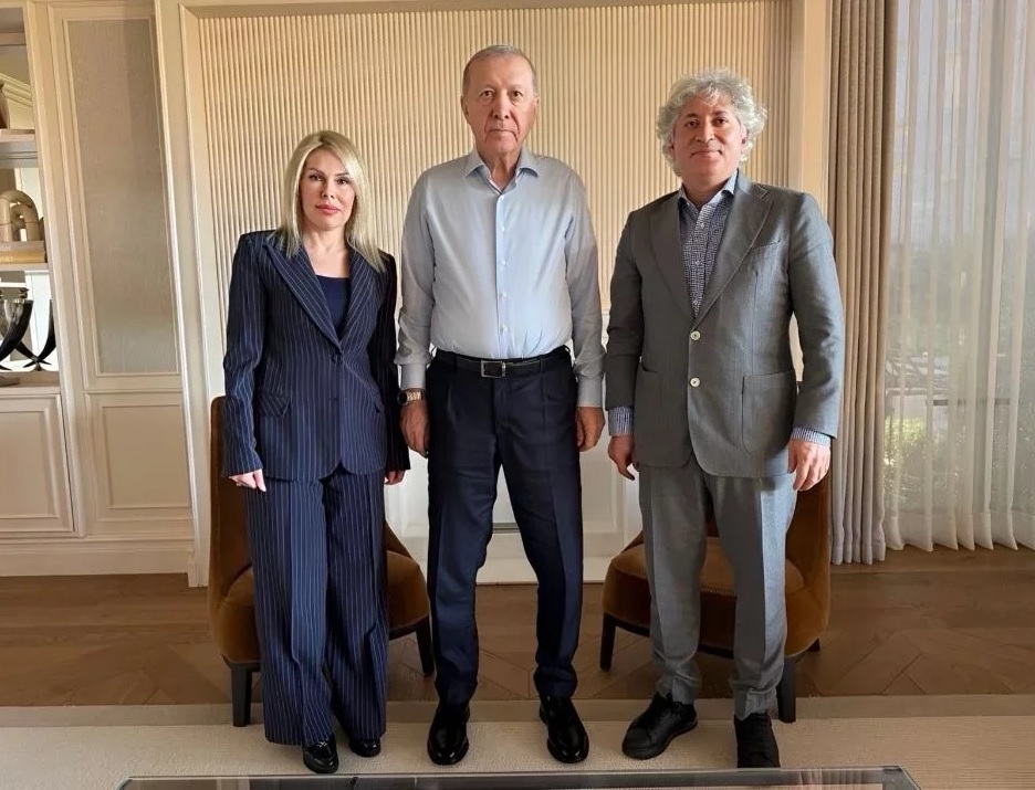 ÖZKAN ÇİFTİ ERDOĞAN’A CAR-T’Yİ TANITTI