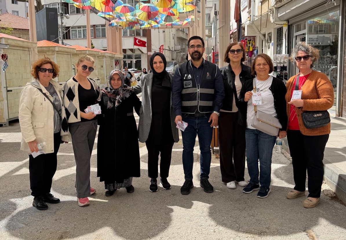 ANAHTAR PARTİ'DEN ANNELERE HEDİYE