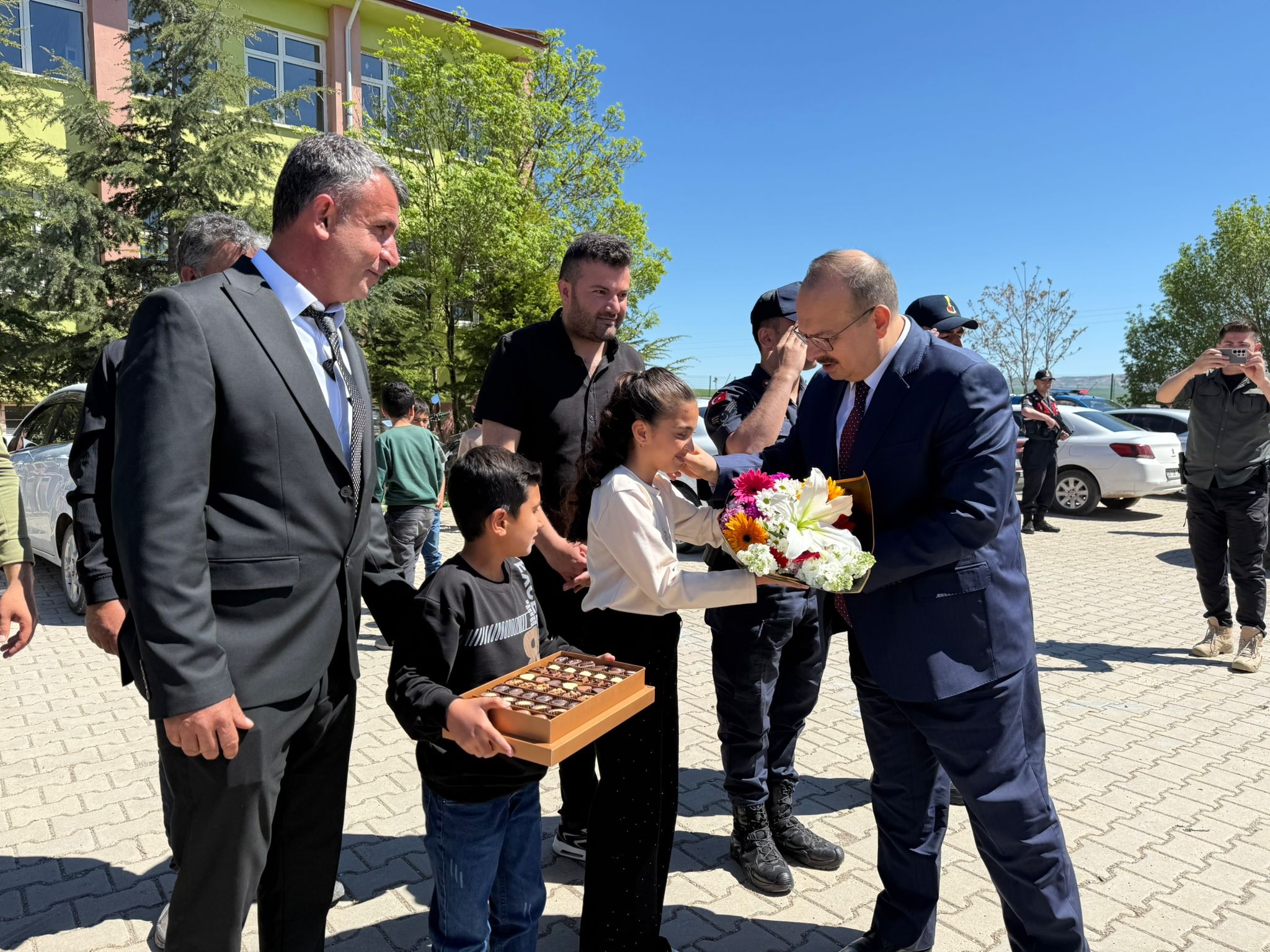 VALİ CANBOLAT'IN İLK İLÇE ZİYARETİ HAYMANA'YA