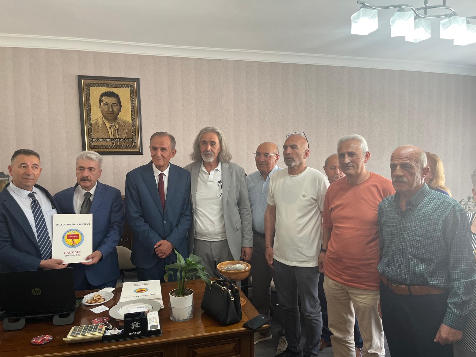 EMEKLİLERİN SESİ OLMAK İÇİN YOLA ÇIKTILAR