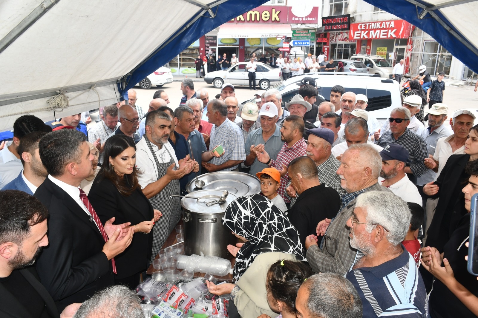 BELEDİYEDEN AŞURE İKRAMI