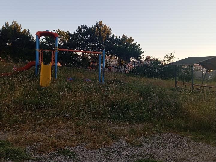 ÇOCUK PARKI OTLARA TESLİM