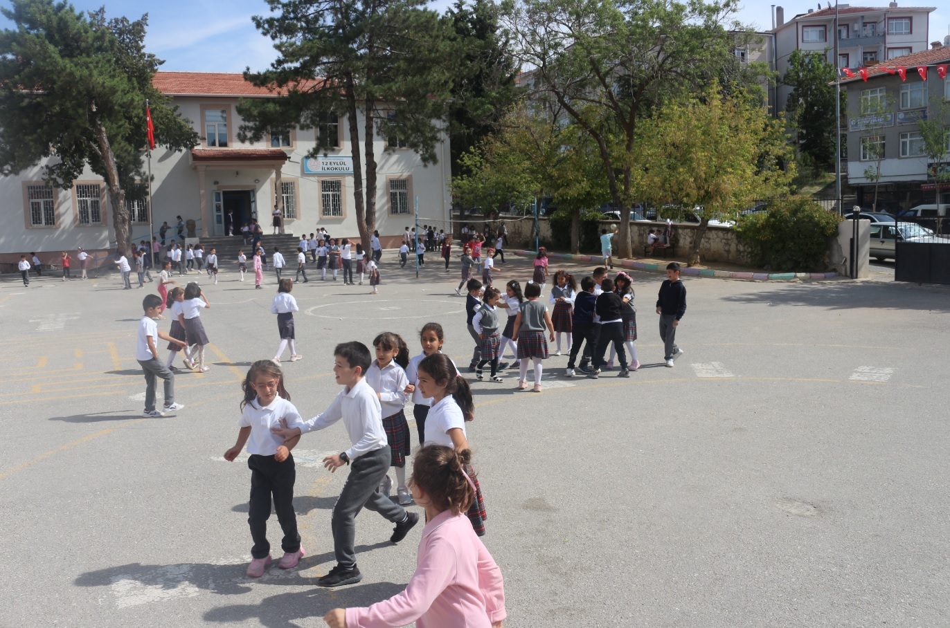 575 ÖĞRENCİ UYUM İÇİN BAŞLADI