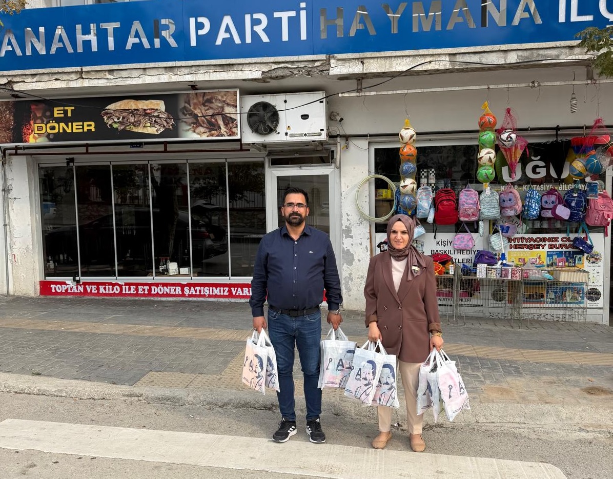 ANAHTAR PARTİ’DEN ÖĞRENCİLERE HEDİYE